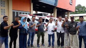salam-tangguh-di-depan-mobil-operasional